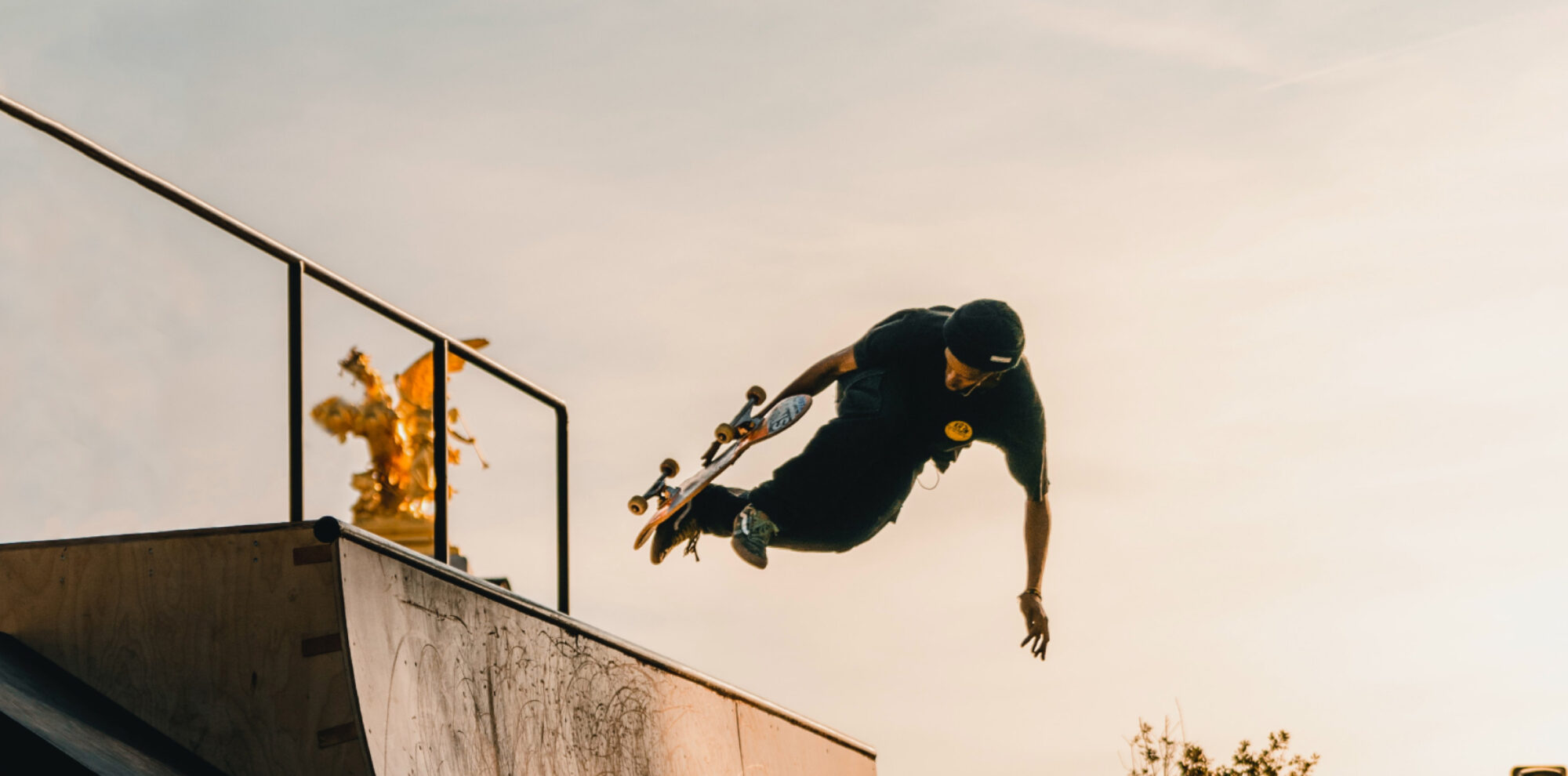 Hombre haciendo skate